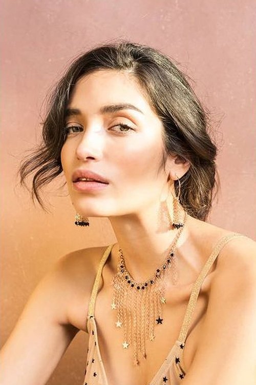 Alina Alexandra Félix Mansukhlal as Woman (present)