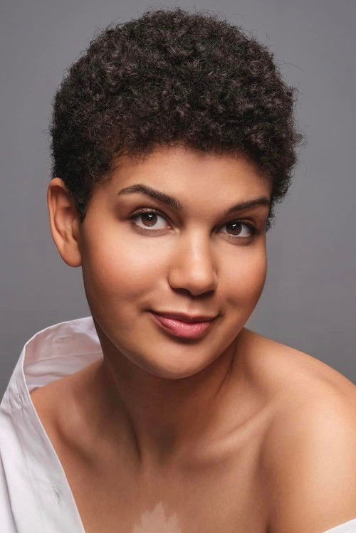 Sissi Nylia Benita as Sisi