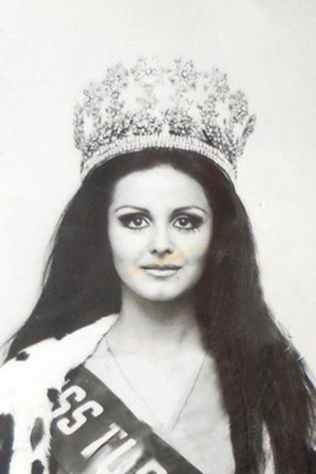 Asuman Tuğberk as The Woman