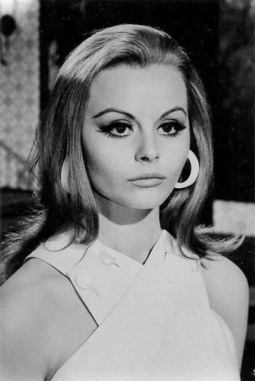 Rocío Dúrcal as Mercedes