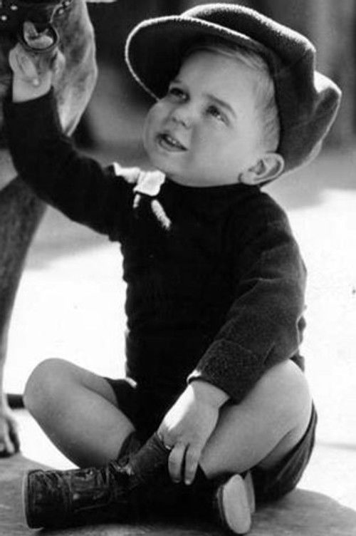 Jackie Lucas as Young Relative