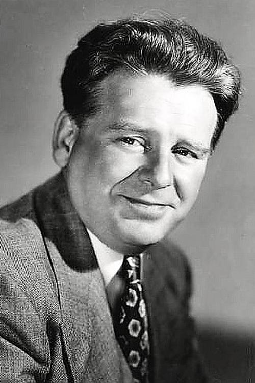 Wallace Ford as Hotel masher