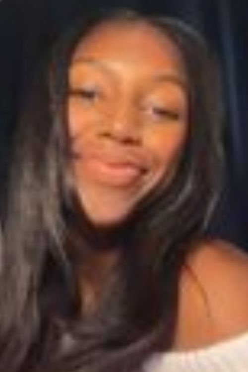 Liahn dos Reis as Zoë