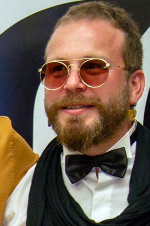 Onur Yıldız as Okan