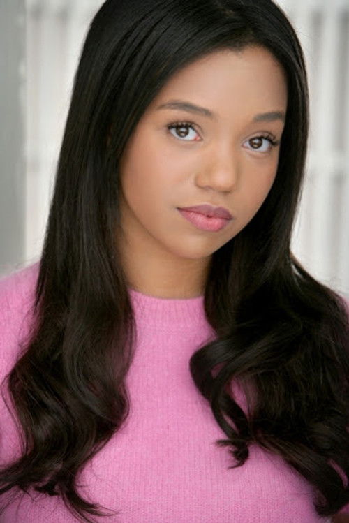 Daphne Blunt as Erin Gleason