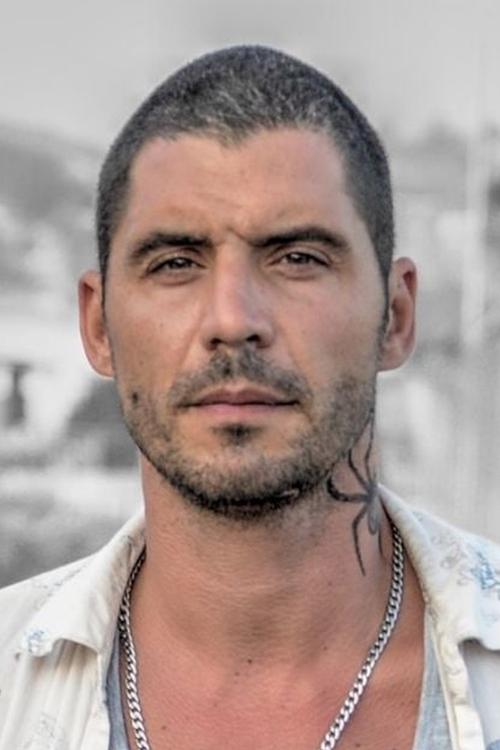 Matías Desiderio as Eduardo Moreaux