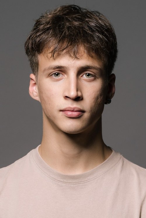 Edgar Vunš as Theatre Performer (uncredited)