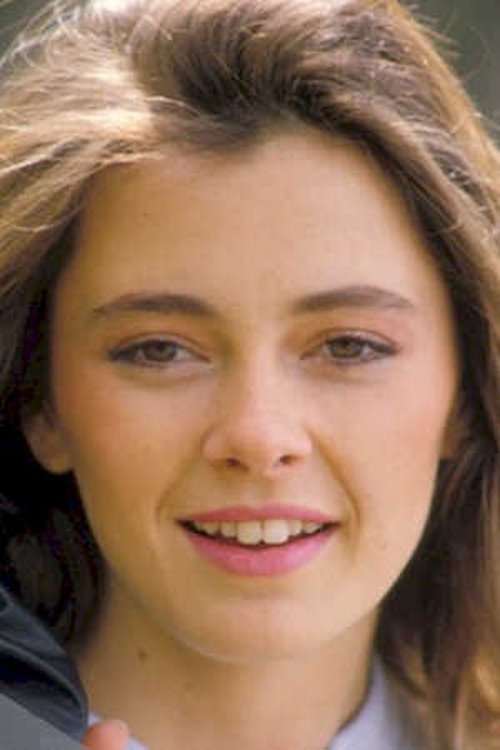 Sophie Carle as Evelyne