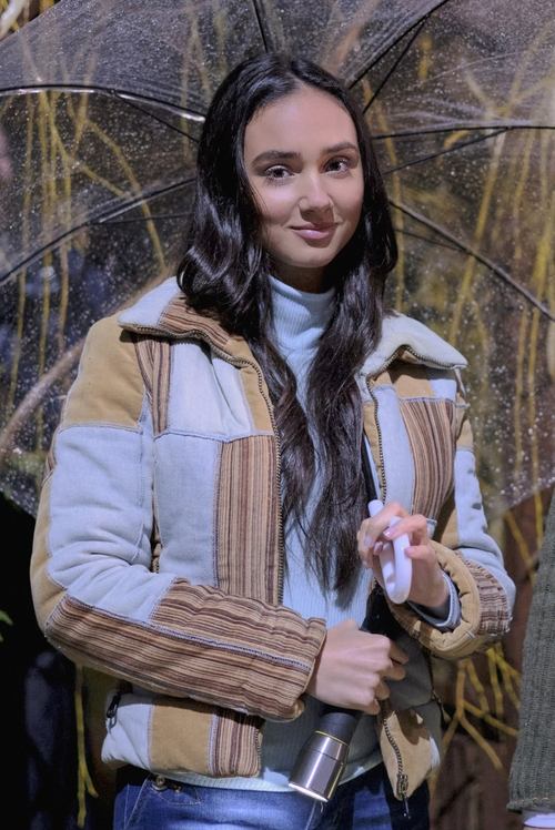 Mia Shanks as Young Starlet