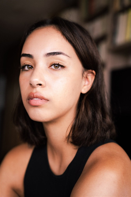 Luiza Benaïssa as Lou