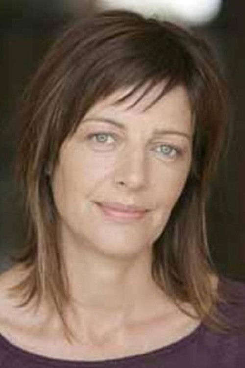 Fiona Corke as Dee Marsden