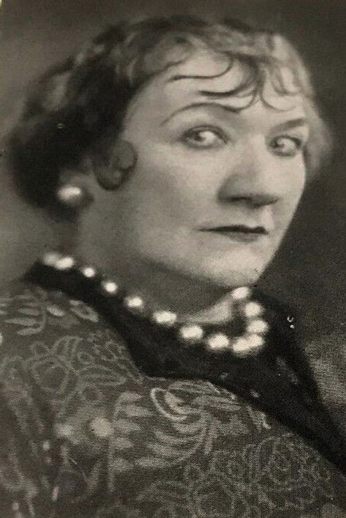Louise Carver as Mother in Portrait Session (uncredited)