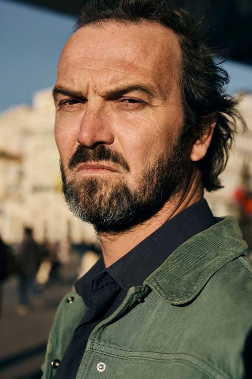 Grégory Ragot as Charles jeune