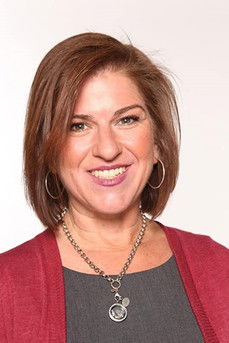 Julie Clemmons as Female Lab Worker