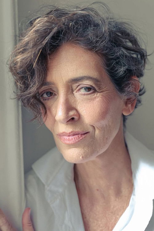 Joana Medeiros as Karen