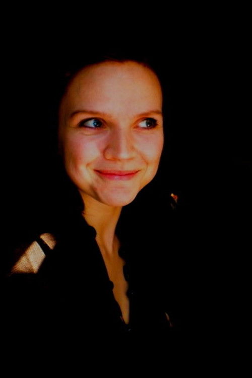 Hanna Kavli Lund as Veronica