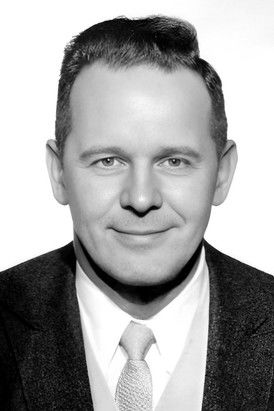 Herbert Wiere as Bumbling Detective (as The Wiere Brothers)