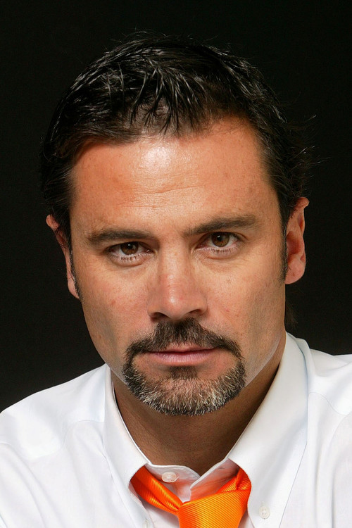 Felipe Camiroaga as Javier Escudero