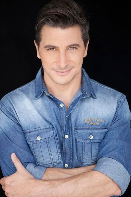 Daniel Ortega as Policial