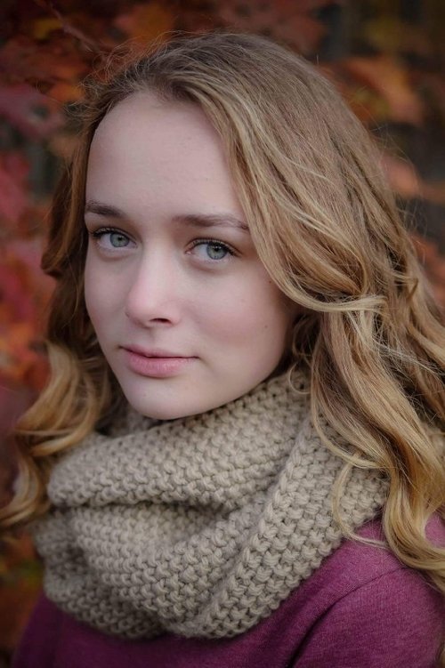 Kiva Mary Golden Carlson as Young Girl (uncredited)