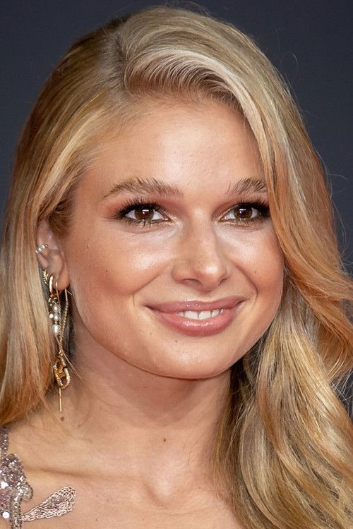 Lola Weippert as Self