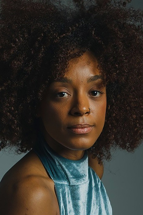 Ella Nascimento as Naira