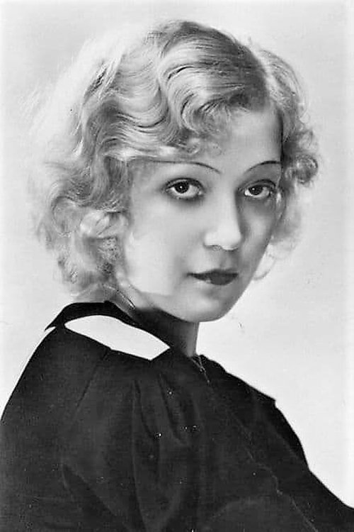 Mártha Eggerth as Gräfin Eszterhazy