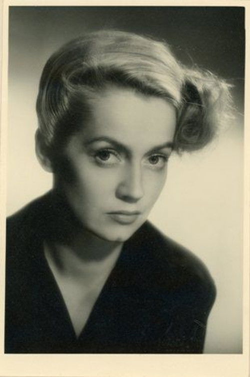 Ritva Arvelo as Lena Bergroth