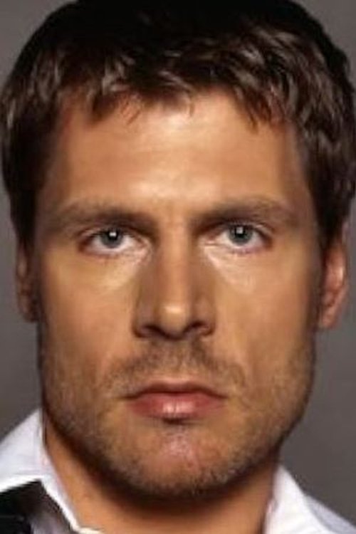 Sven Garrett as Ray Gareson