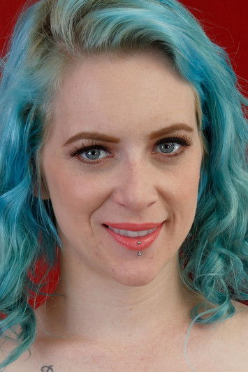 Jeze Belle as Lorraine Dickfly