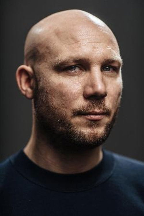 Hannes Reckelbus as Fox