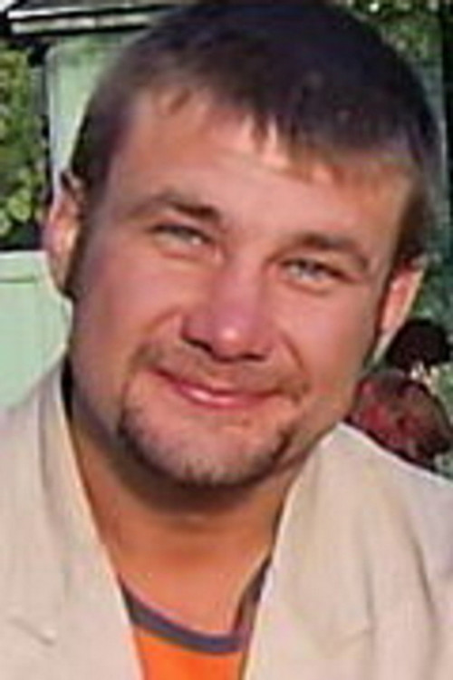 Oleg Shapkov as Роман, отчим Леры