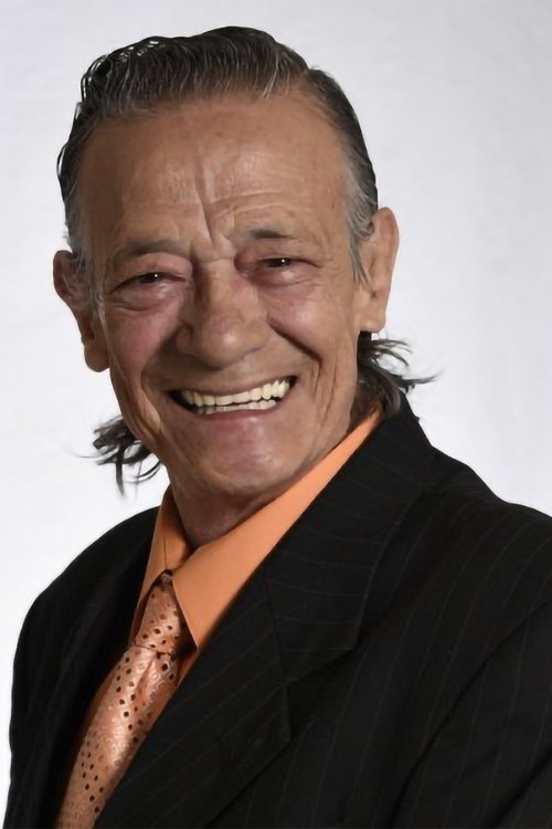 Gabriel Chávez as Papá Luigi