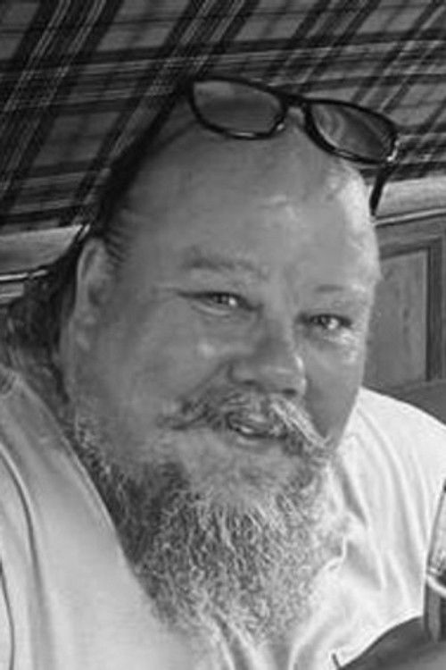 Linus Eklund Adolphson as Lonny