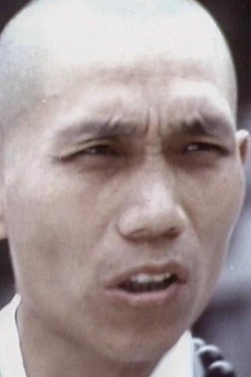 Lui Wan-Biu as Street magician