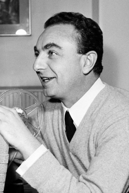 Renato Tagliani as (segment "Latin Lover") (uncredited)