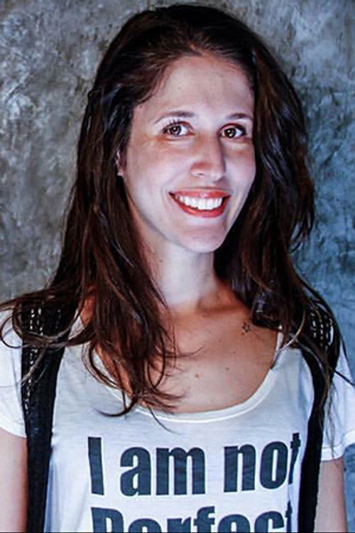 Flavia Arruda as Bia