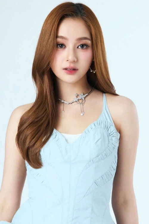 Rattanawadee Wongtong as Praew