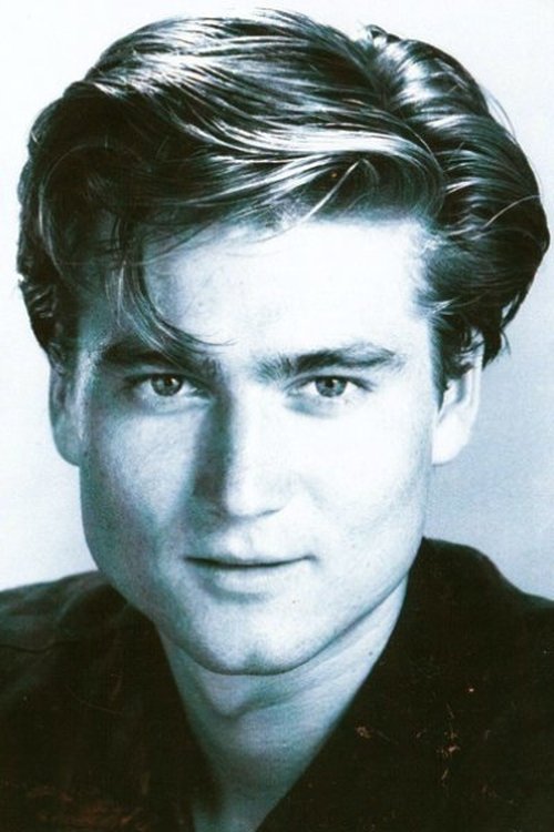 Bernie Pock as Lester McQueen