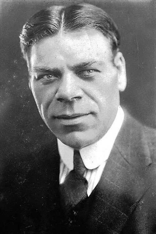 Dick Sutherland as Dynamite Diaz