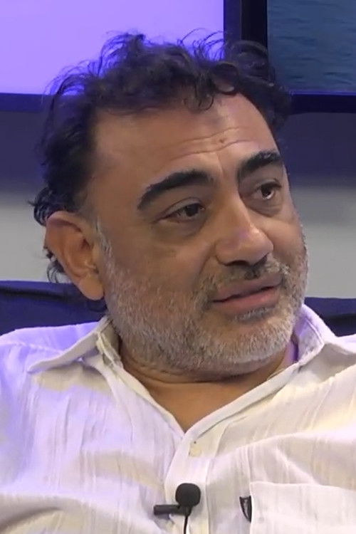 Sebastián Santa Cruz as Raúl