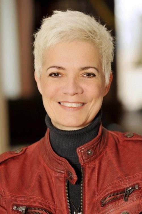 Marion Dimali as Apothekerin