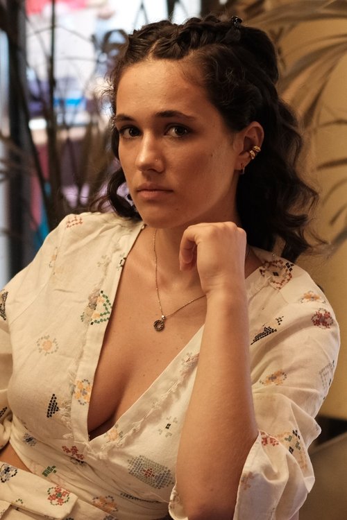 Alice Ronci as Actress