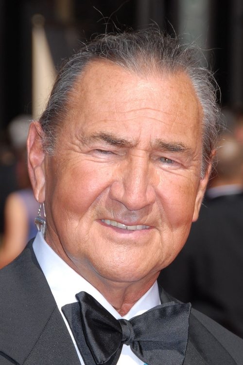 August Schellenberg as Ernie Carrick