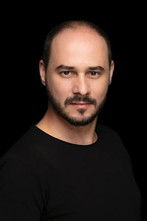 Mert Aykul as Göksin