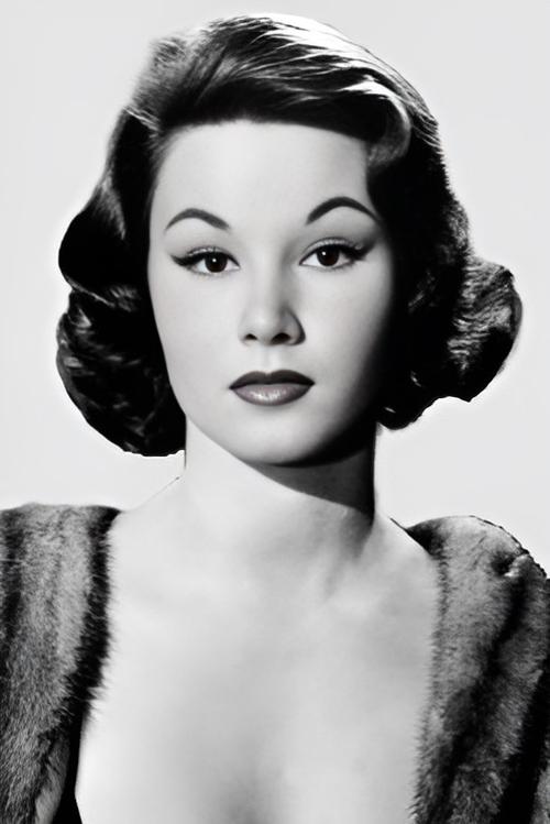 Nadine Tallier as Clémentine