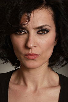 Nimet İyigün as Zeynep Kerimoğlu