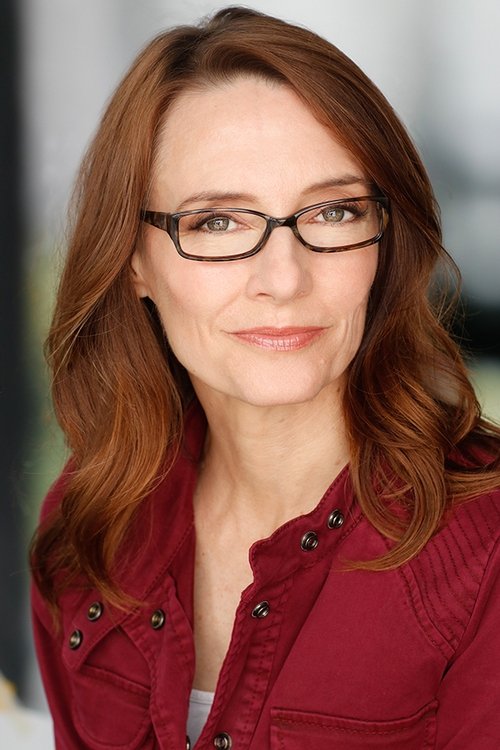 Amie MacKenzie as Lisa