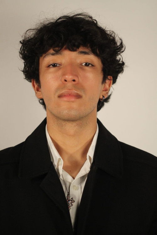 Ian Macías as Derecha