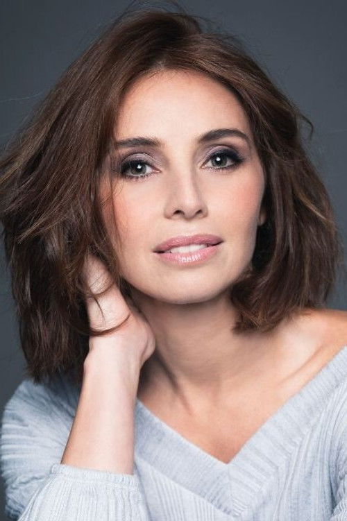 María Pedroviejo as Sara